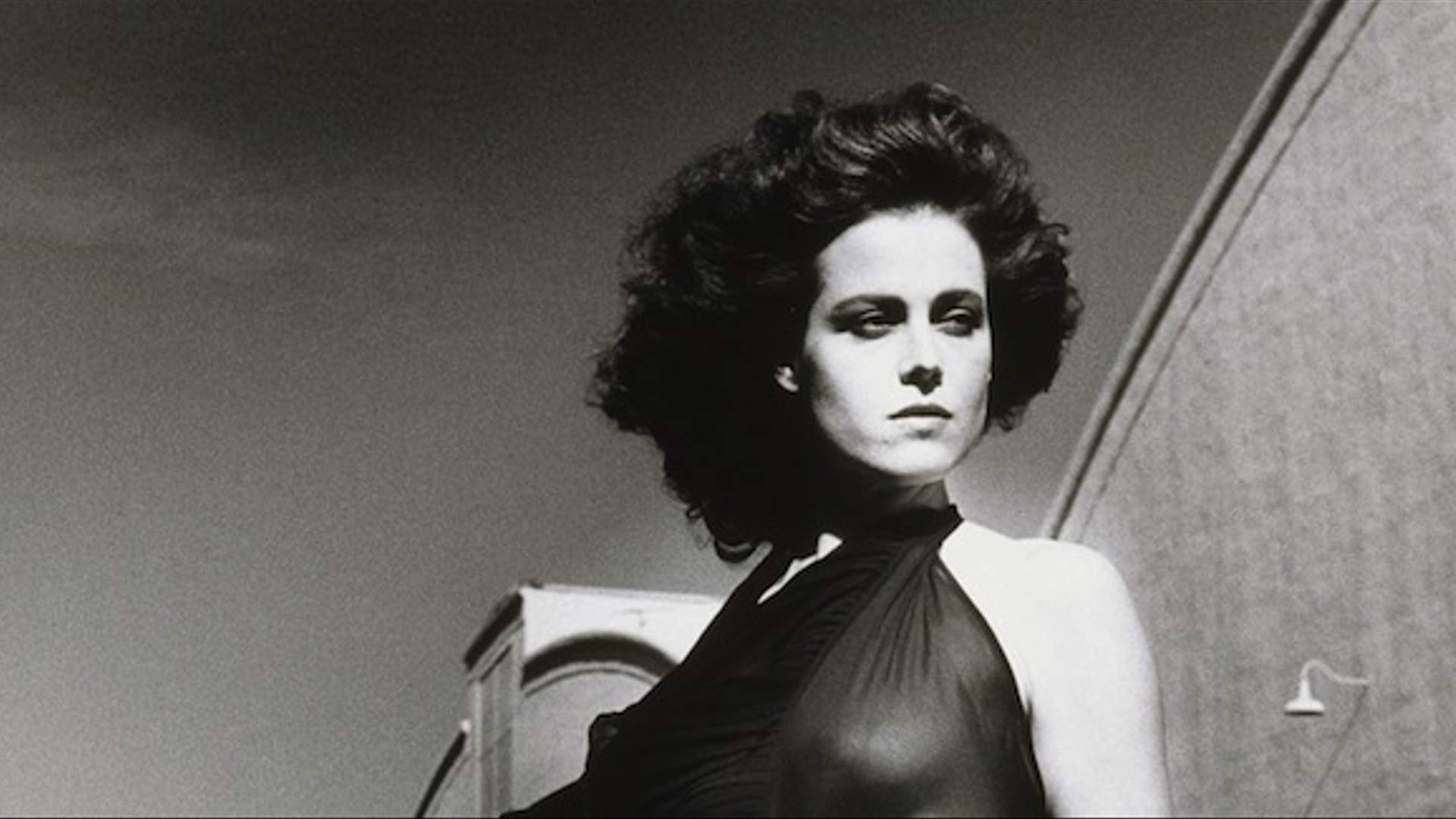 Sigourney weaver helmut newton