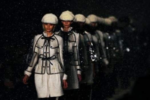 Burberry’s Holographic Models Take to the Runway in Beijing