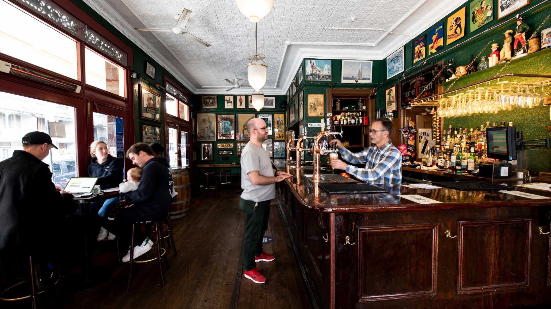 A Heap of Sydney Pubs Are Giving Away Free Pints of Guinness Whenever the Temperature Drops Below Nine Degrees