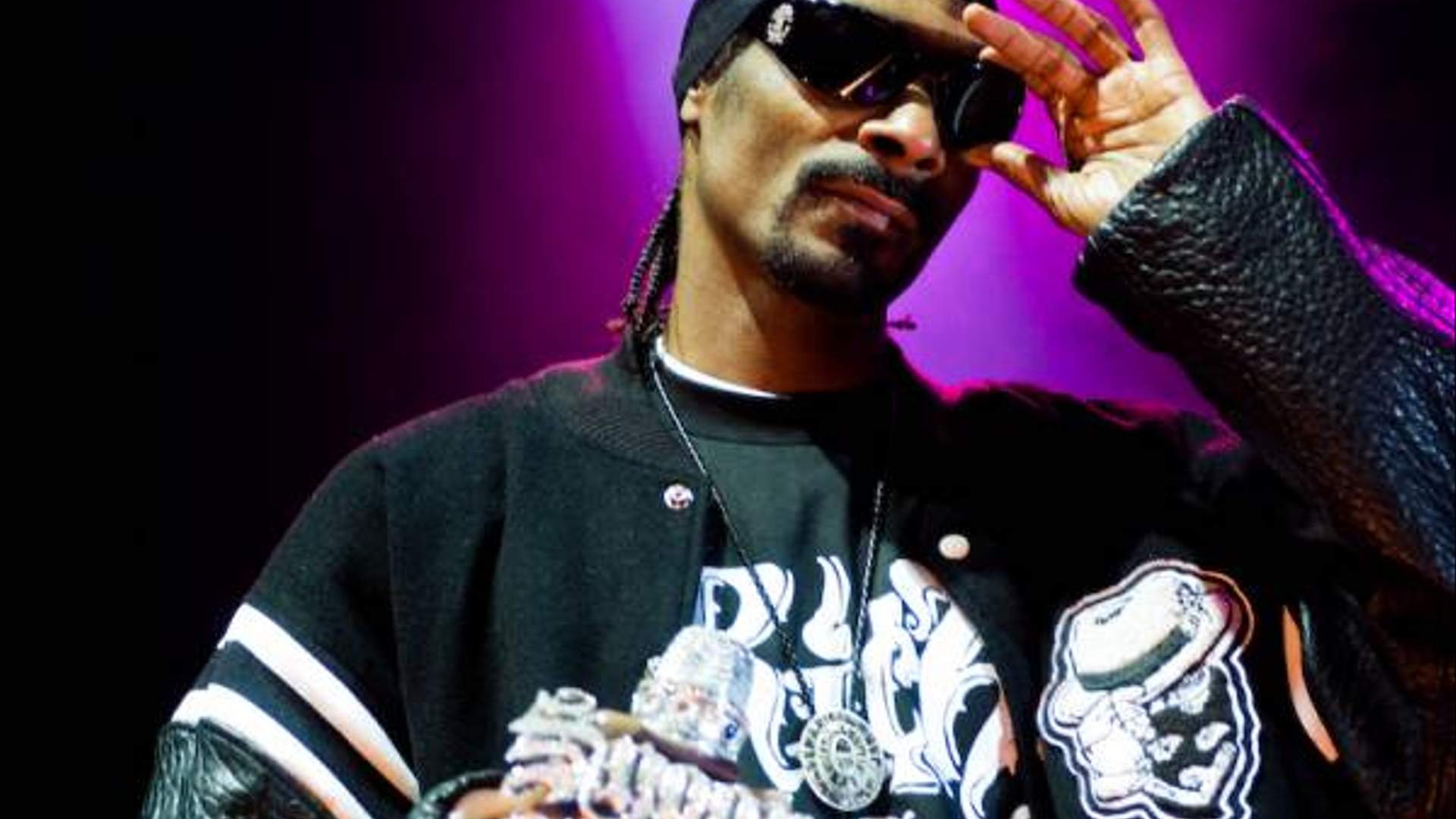 Snoop dog. Снуп дог. Чернокожая звезда репер США снуп дог. Snoop Dogg 2008. Снуп дог в хип хоп одежде.