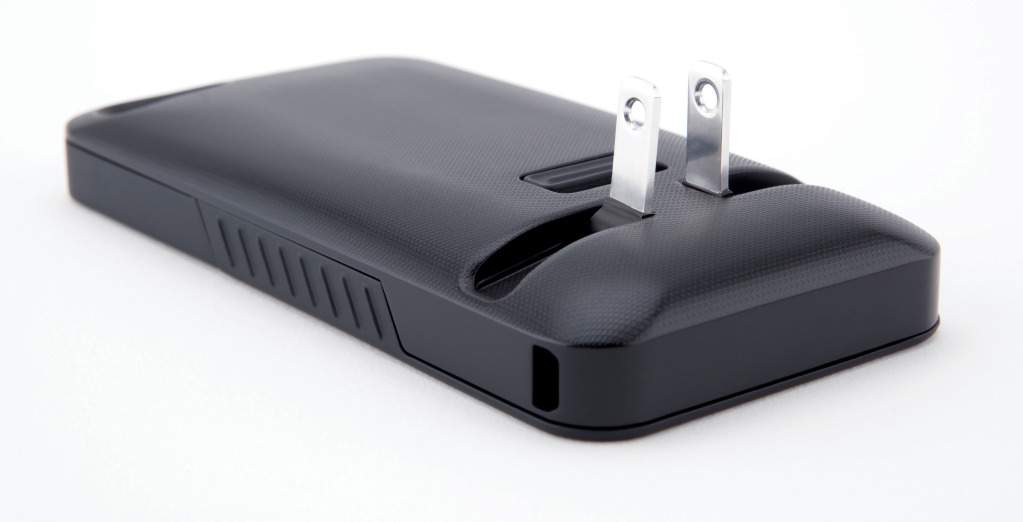 JuiceTank Combines iPhone Cover and Charger