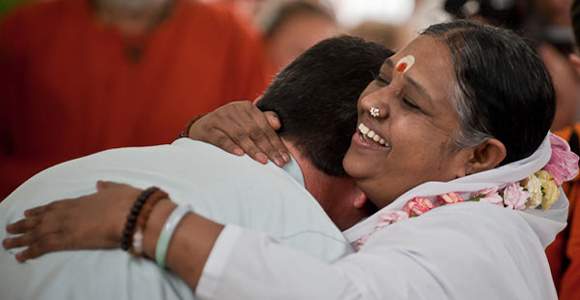 India’s ‘Hugging Saint’ Visits Australia