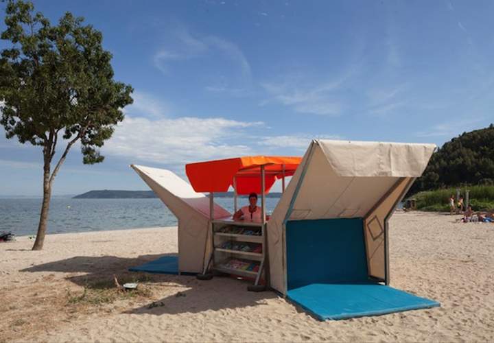 Background image for France’s Pop-Up Beach Library