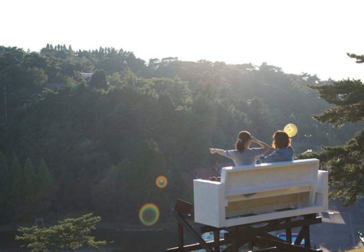 Background image for Japan’s Sky Sofas Make for a Cosy View