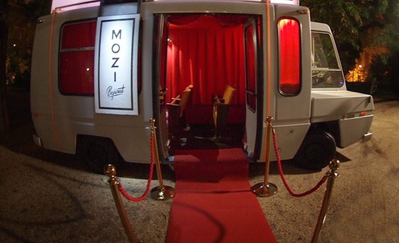 Here is a Movie Theatre Truck That Delivers to Your Doorstep