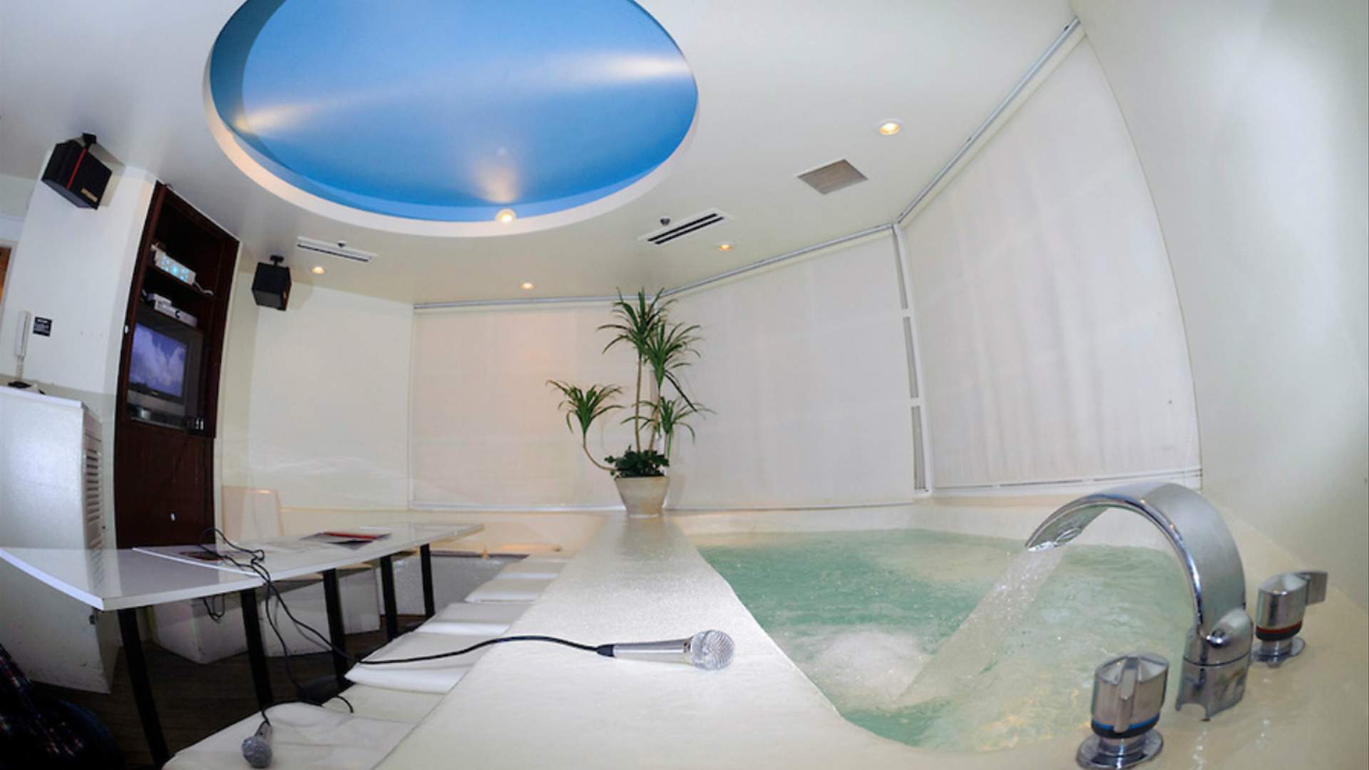 This Japanese Hotel Lets You Sing Karaoke in a Hot Tub Concrete