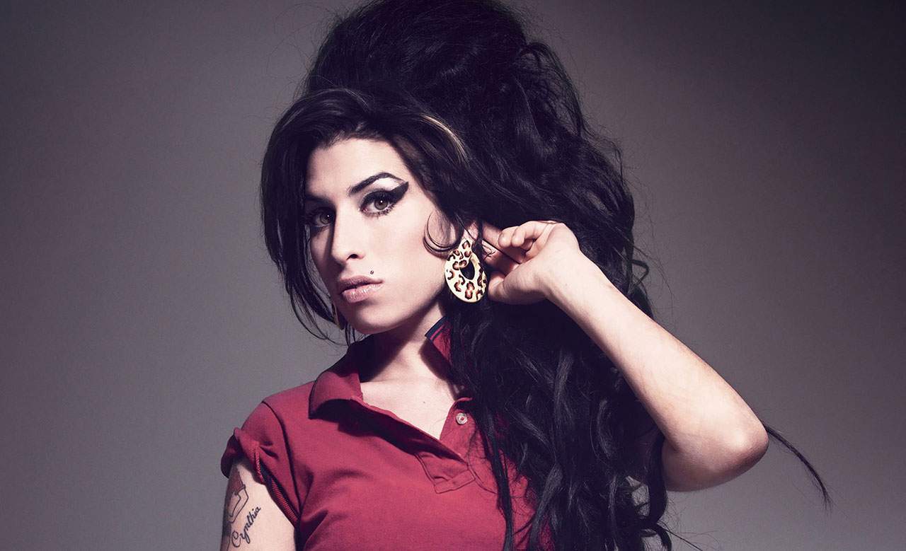 Amy Winehouse Covers for a Cause at Soda Factory