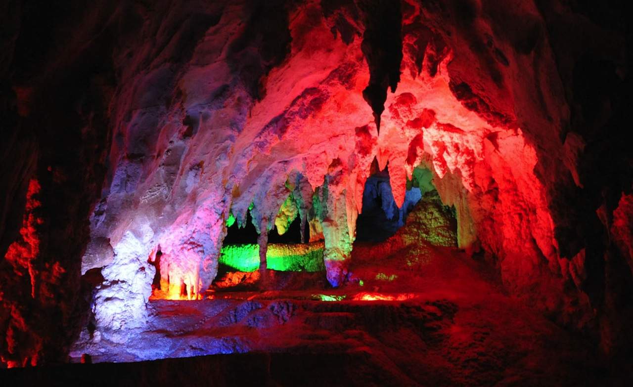 The Ten Best Caves To Visit Near Sydney 