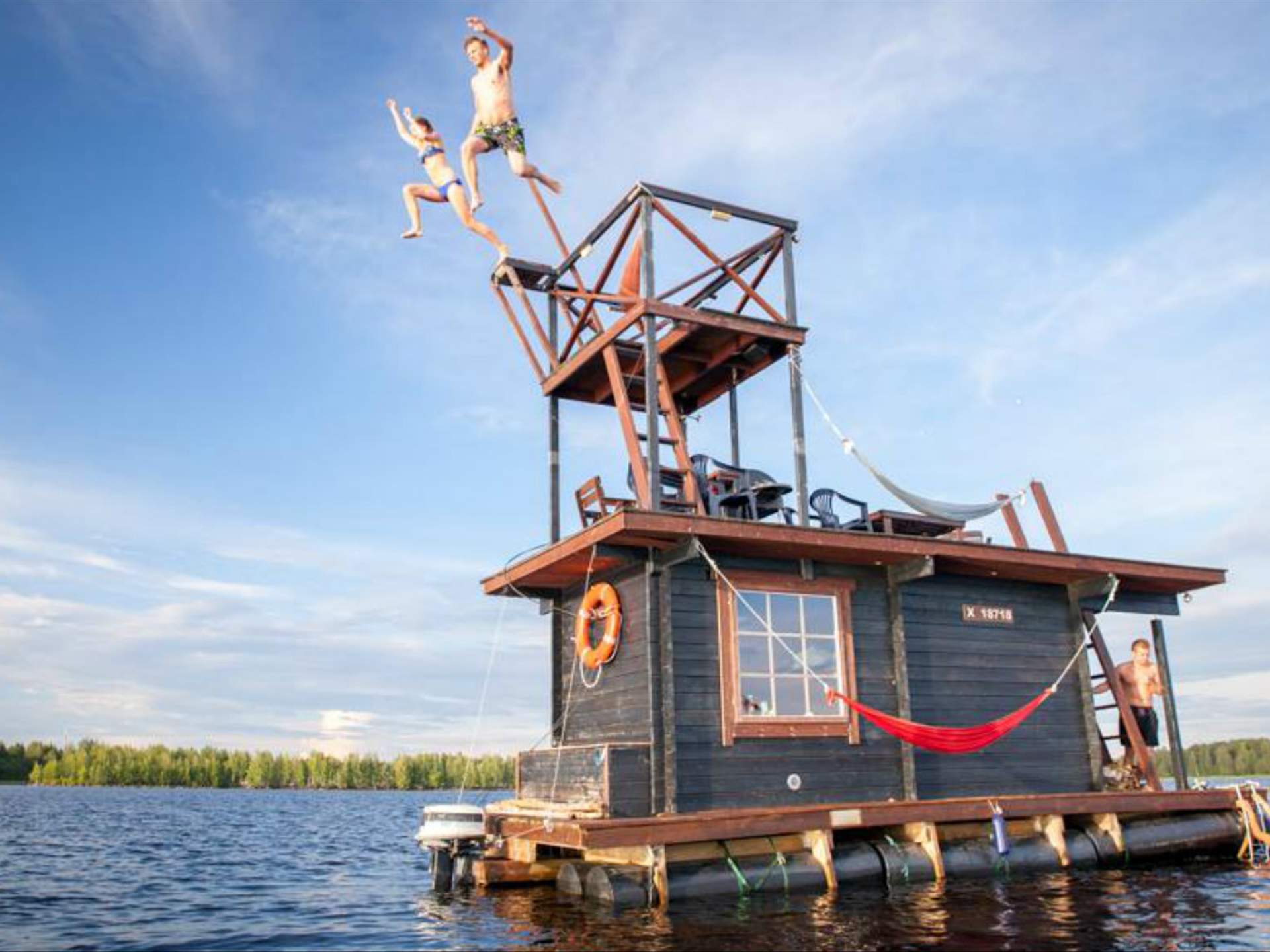 This Multi-Level Sauna Raft Lets You Live Out Your Nordic Holiday Dreams -  Concrete Playground