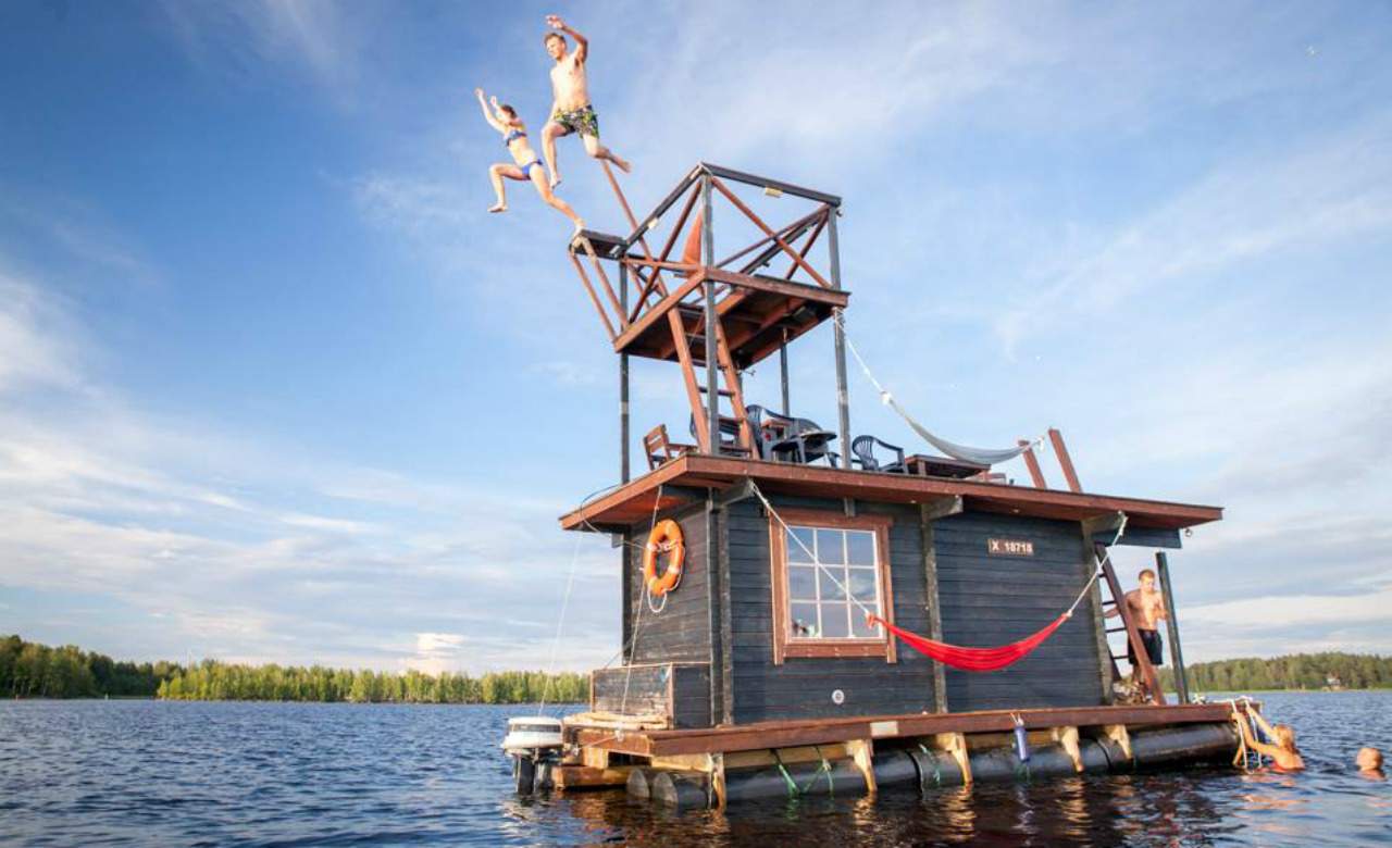 This Multi-Level Sauna Raft Lets You Live Out Your Nordic Holiday Dreams