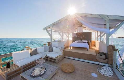 Airbnb Have Just Listed a Floating Home on the Great Barrier Reef