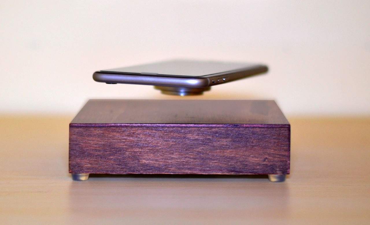 This Wireless Charger Will Magically Make Your Phone Levitate While It Charges It