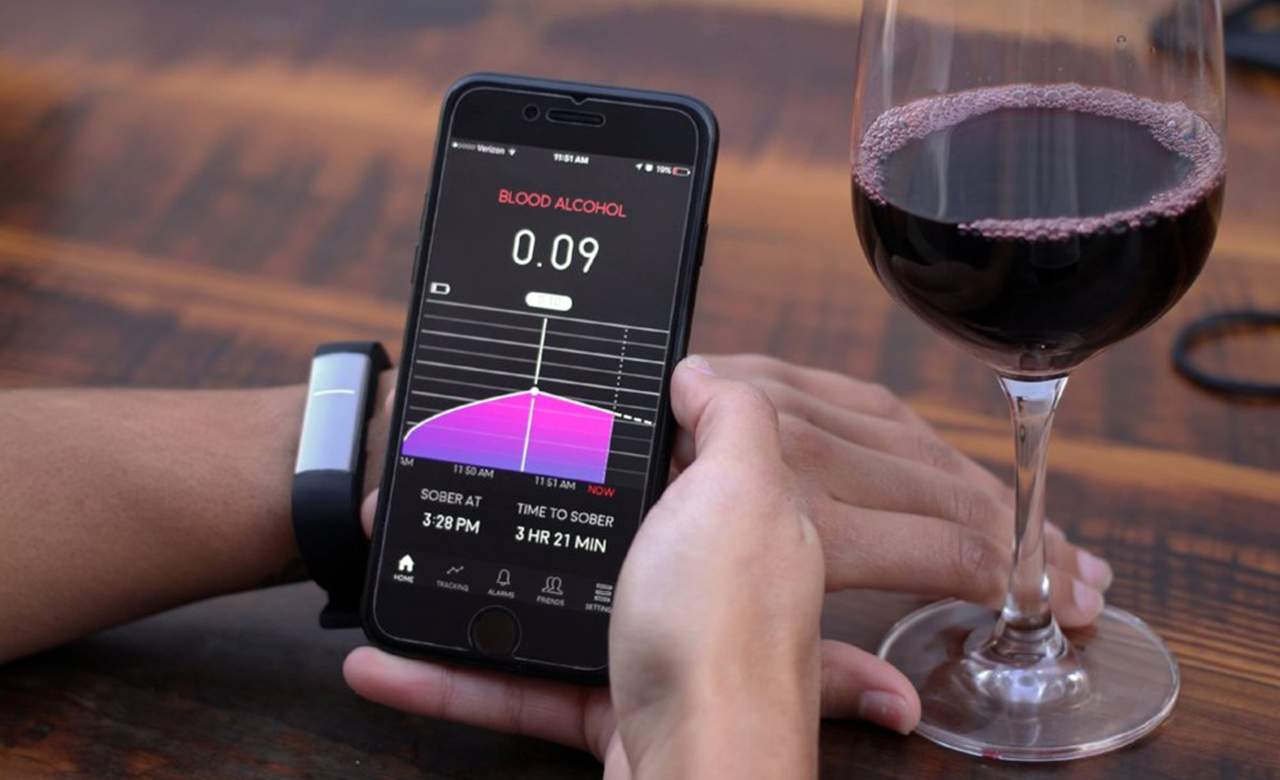 This Wearable Alcohol Sensor Tells You How Drunk You Are (And Will Be)