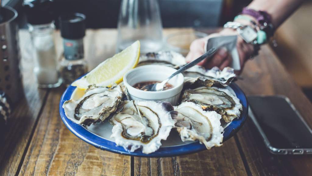 Madame Rouge's $1 Oysters
