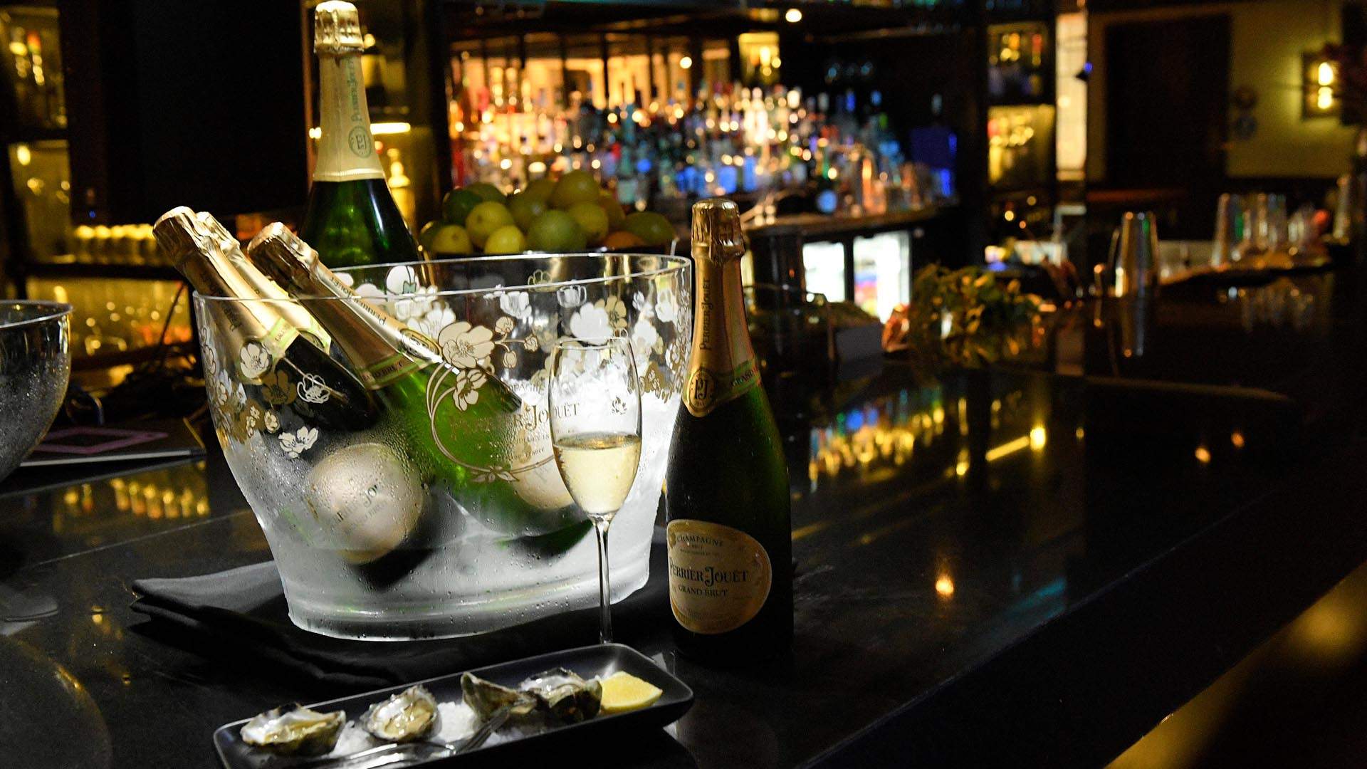 Thursday Night Champagne and Oysters Special at Gilt Lounge