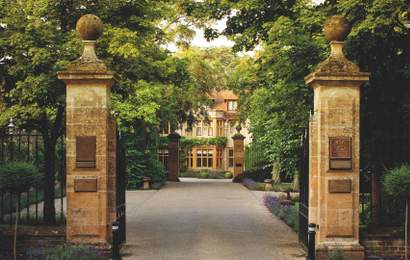 Background image for This Ultra Lavish British Manor Now Doubles as a Gardening School