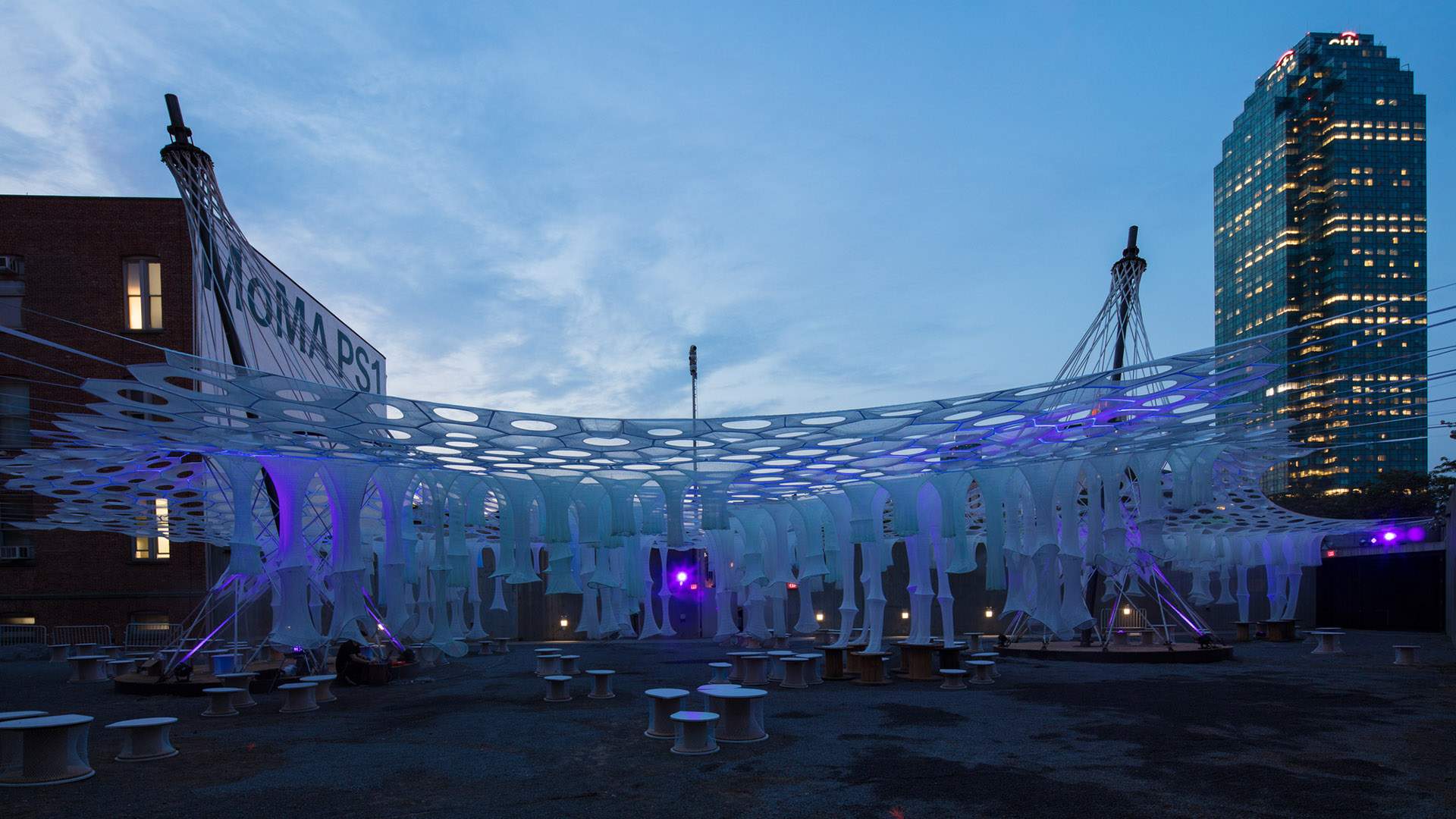 This Dream-Like New York Gallery Installation Changes Colour With the Weather