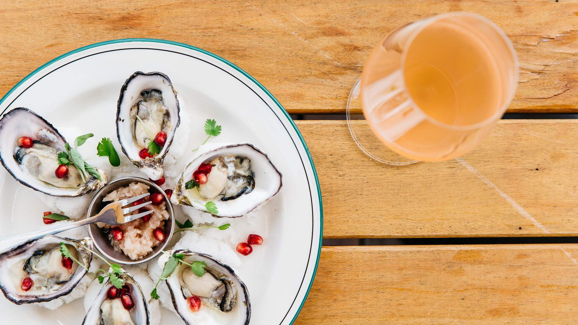 FRESHLY SHUCKED OYSTERS