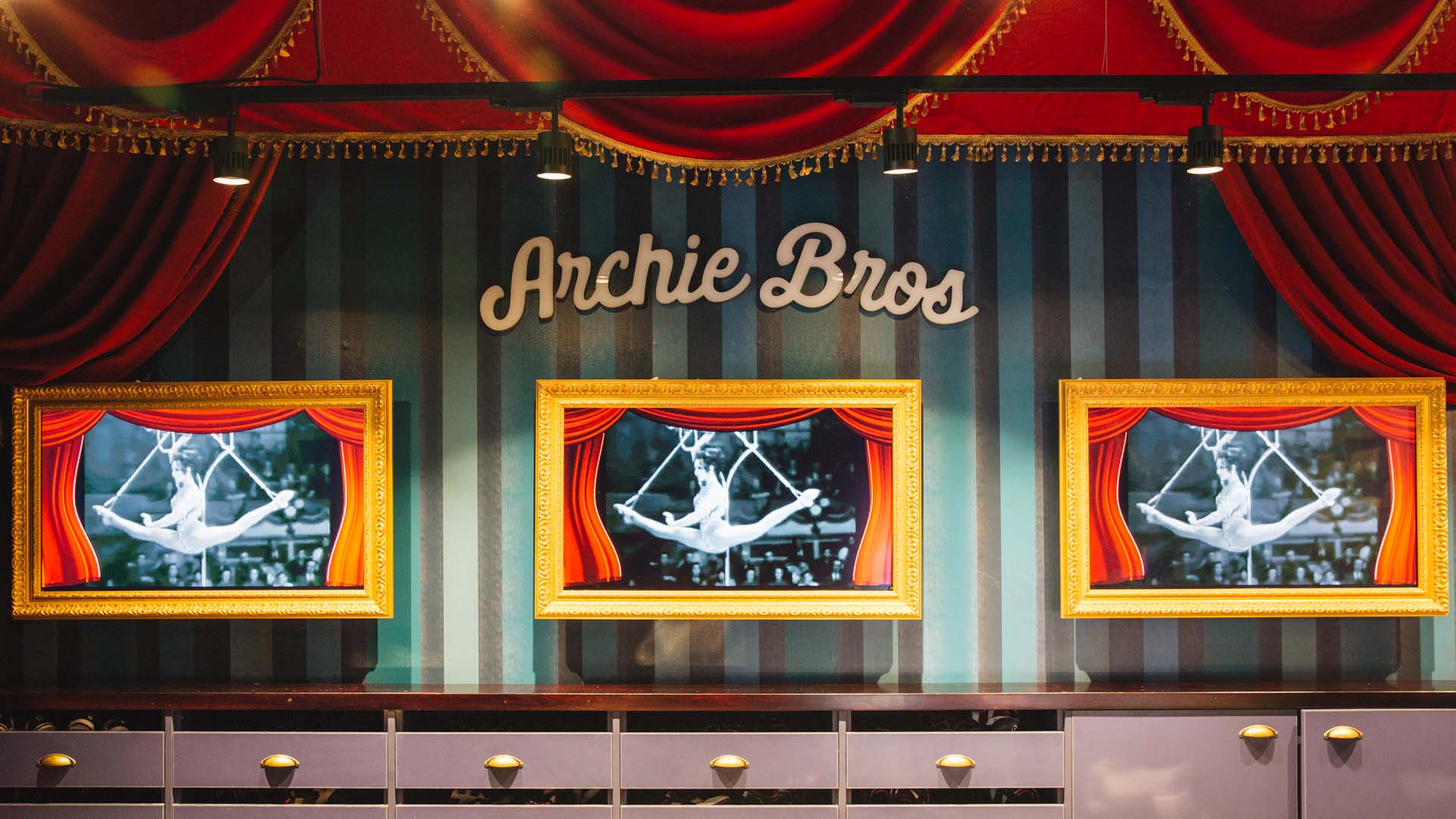 Archie Brothers Cirque Electriq