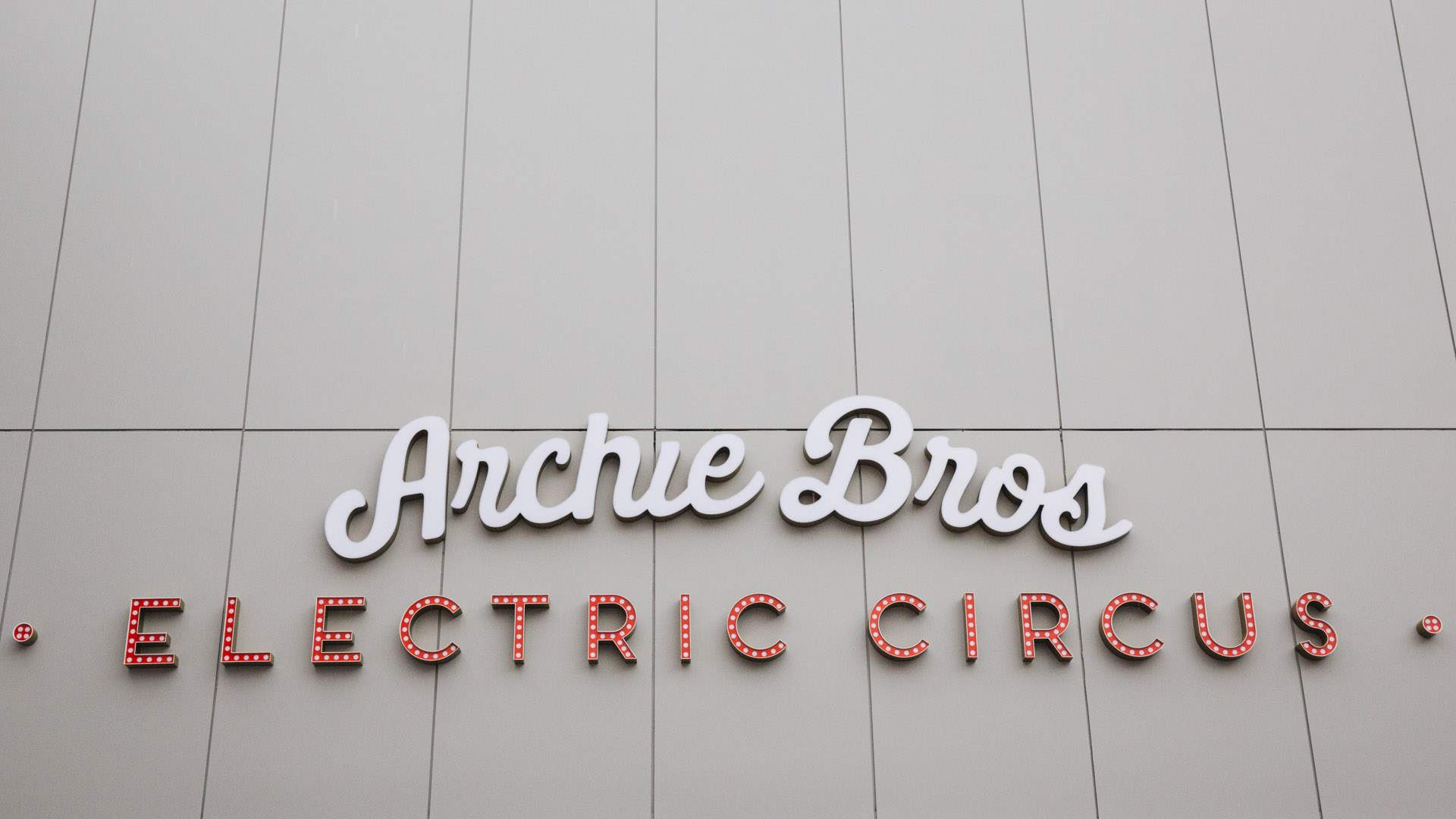 Archie Brothers Cirque Electriq