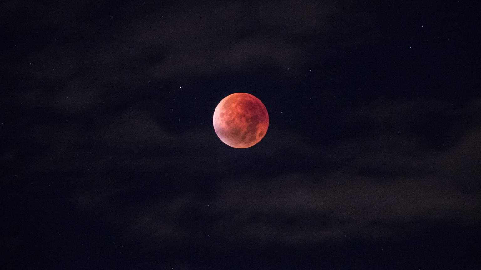 A Blood Moon and Total Lunar Eclipse Will Be Visible Down Under on ...