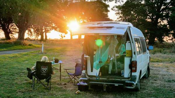 MEREDITH PARK, LAKE COLAC - best free camping victoria
