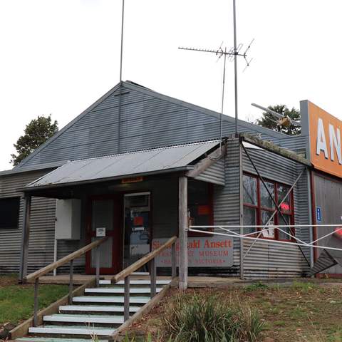 There's an Ansett Museum in Regional Victoria and It's Full of Creepy Mannequins and Packet-Fresh Merch