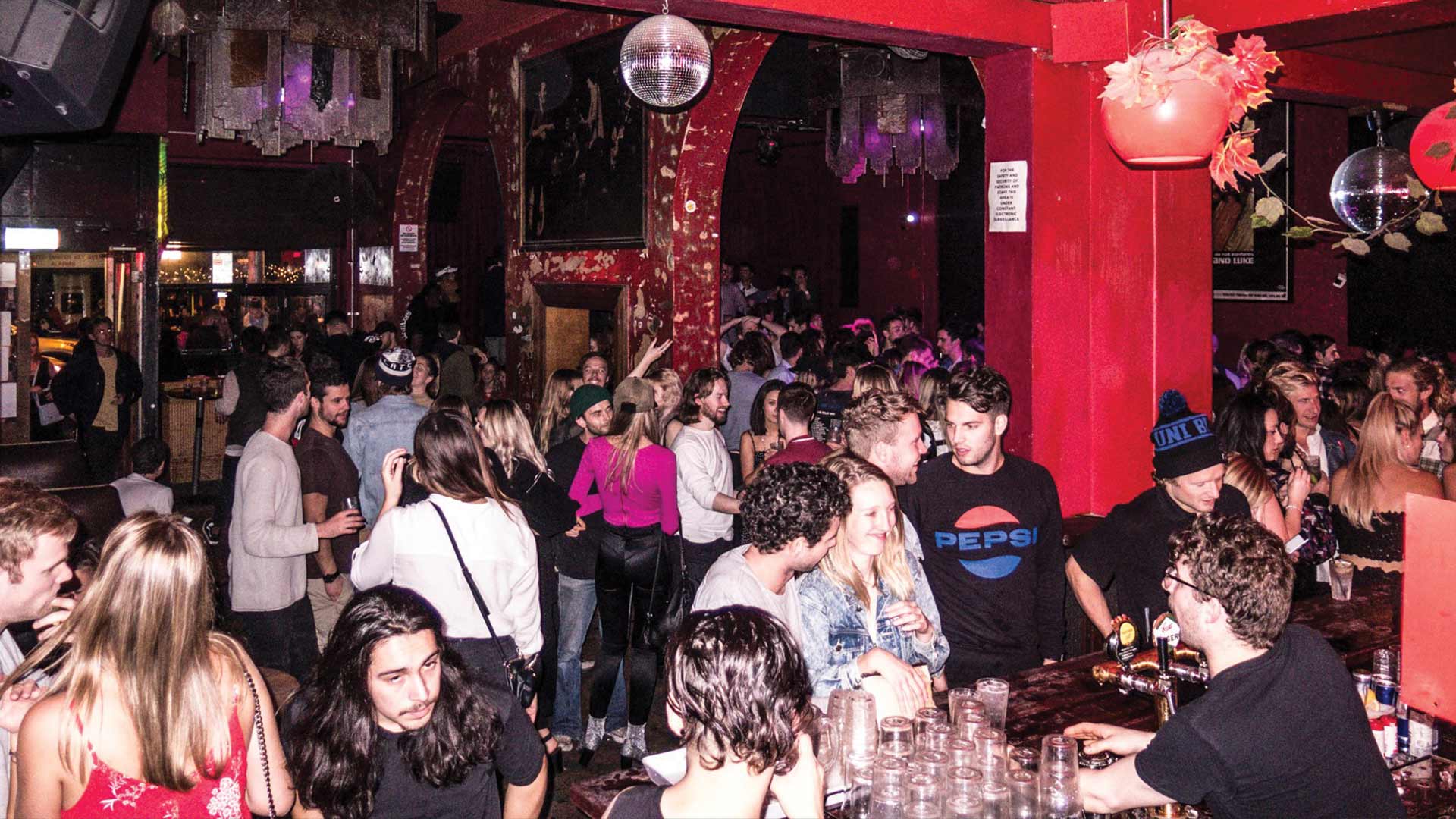 Yah Yahs, Fitzroy Review