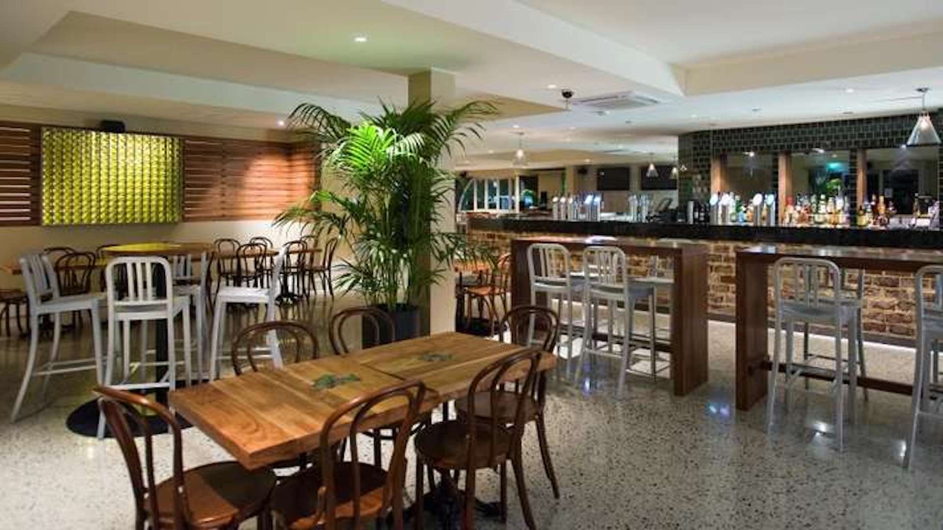 The Village Bar, Subiaco Review