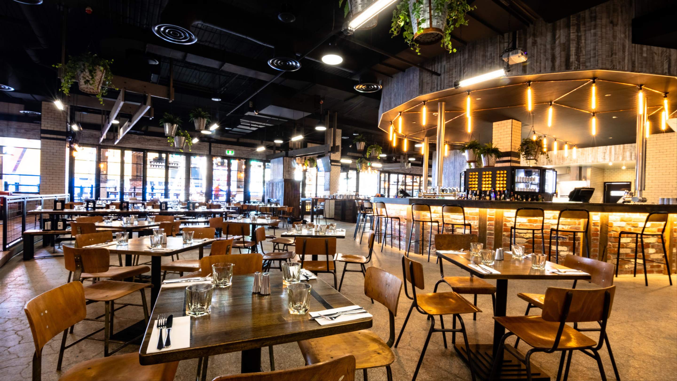 Urban Alley Brewery, Docklands Review