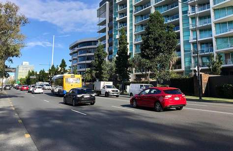 The Auchenflower Stretch of Coronation Drive Is Closed Due to a Police Incident