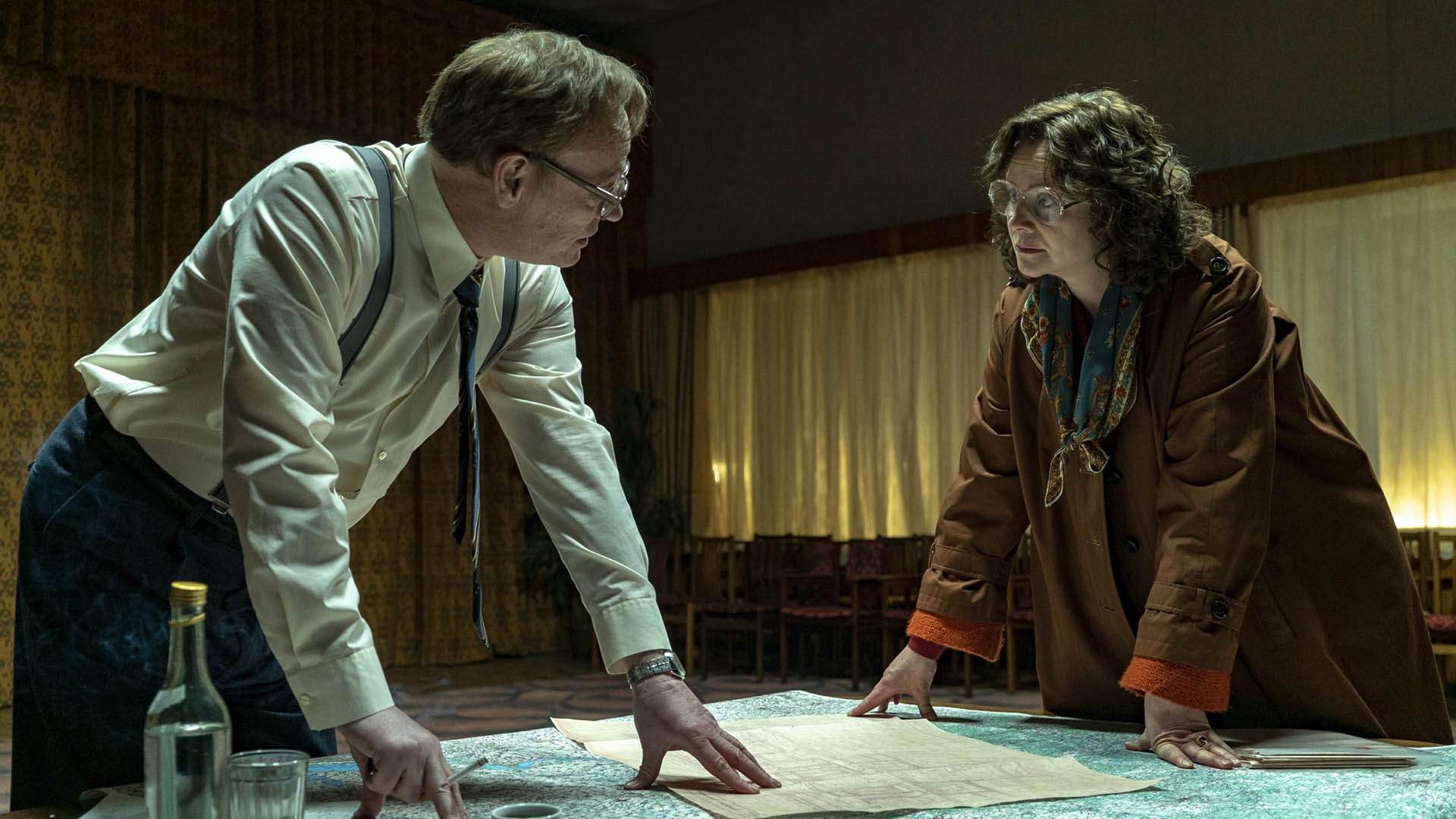 Chernobyl's creator explains why most of the cast don't put on  Ukrainian/Russian accents