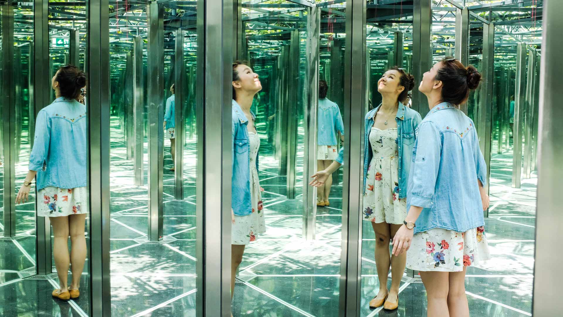 A 500-Square-Metre Mirror and Hedge Maze Has Just Opened Inside Singapore's Changi Airport