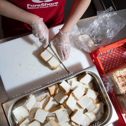 Woolworths Has Made a Limited-Edition Pale Ale from 350 Kilograms of Leftover Bread