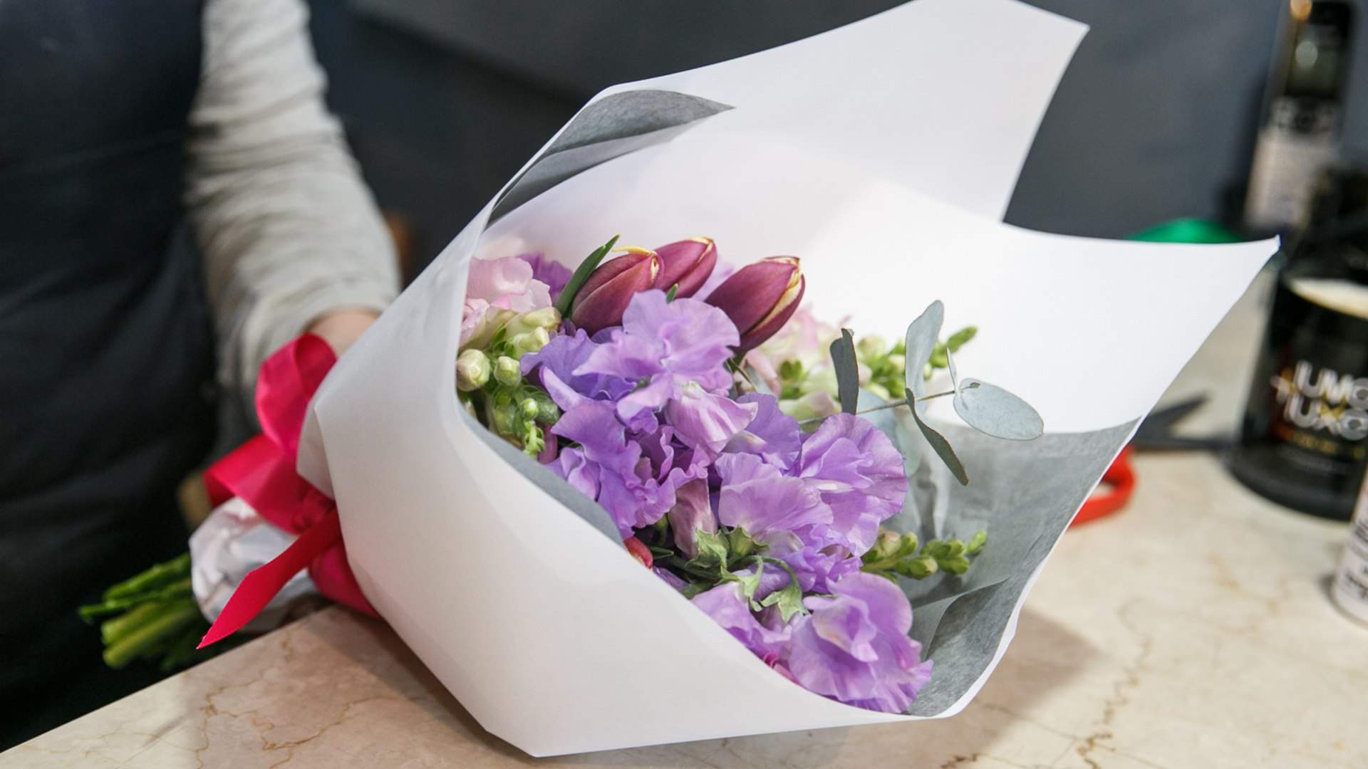 Bouquet of lilac coloured sweet peas