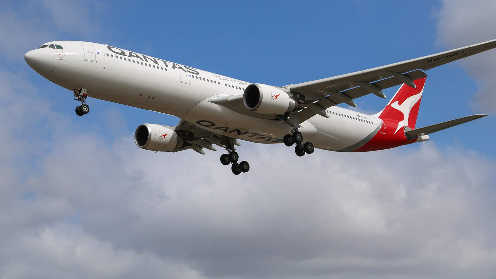 The First Non-Stop Qantas Flight from New York to Sydney Is Soaring Through the Sky This Weekend