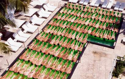 Background image for Artist Spencer Tunick Will Stage Another Mass Nude Photography Work in Australia