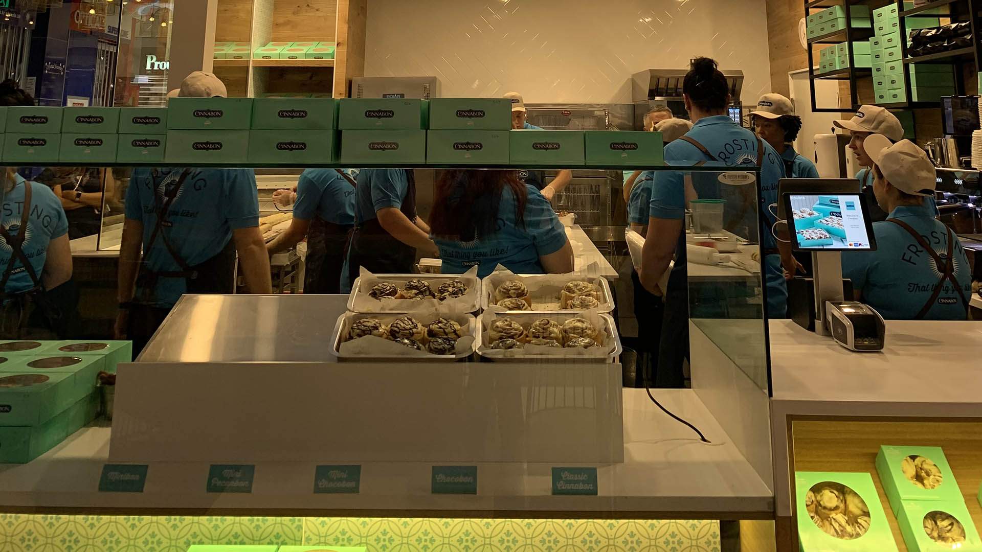 US Bakery Chain Cinnabon Has Opened Its First Aussie Store in Brisbane