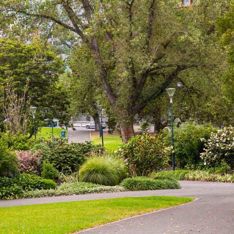 People walking through Flagstaff Gardens