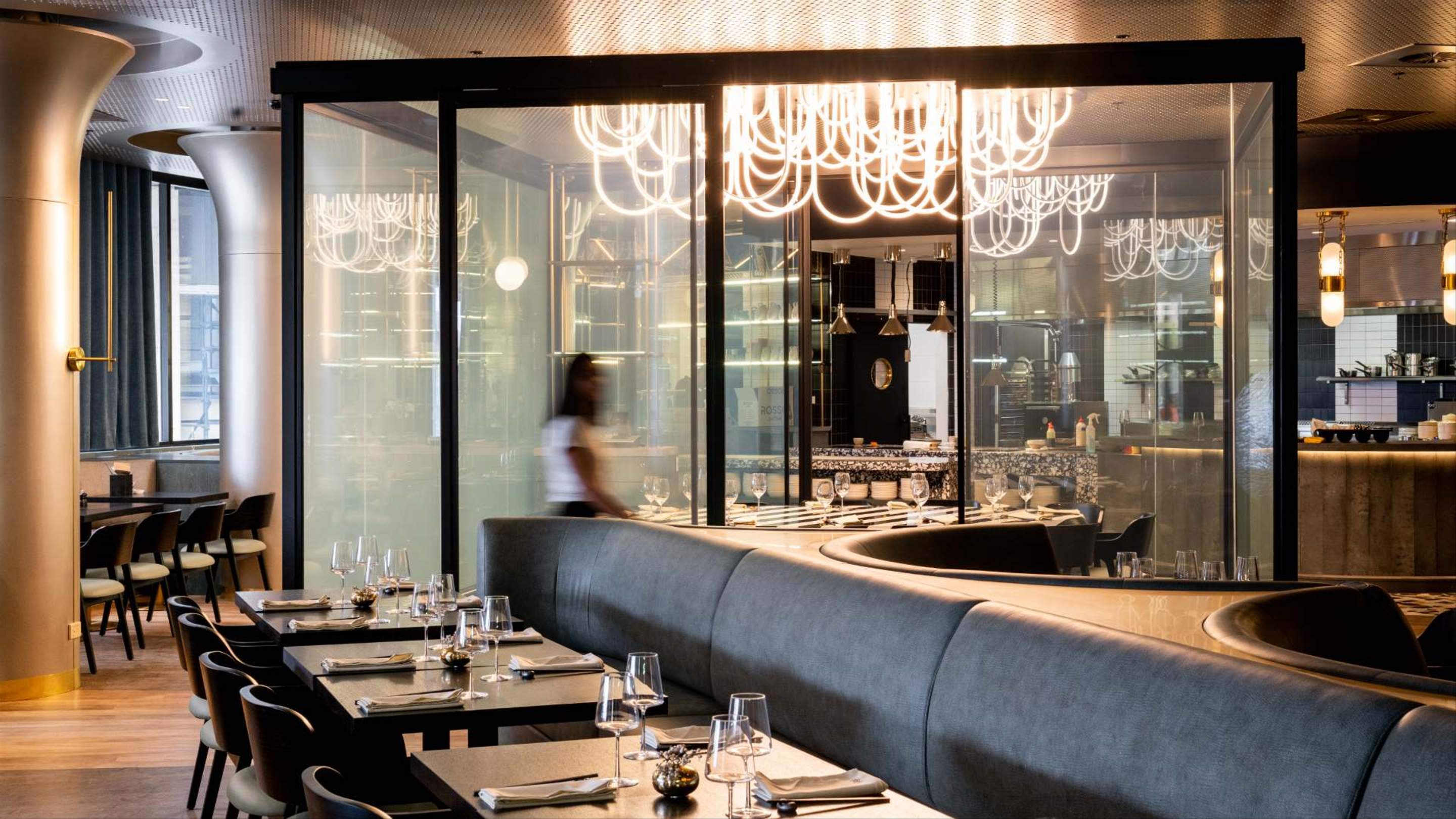Dive Bar Crowne Plaza | Crowne Plaza Pearl Riverfront Venue Hire – SLYI