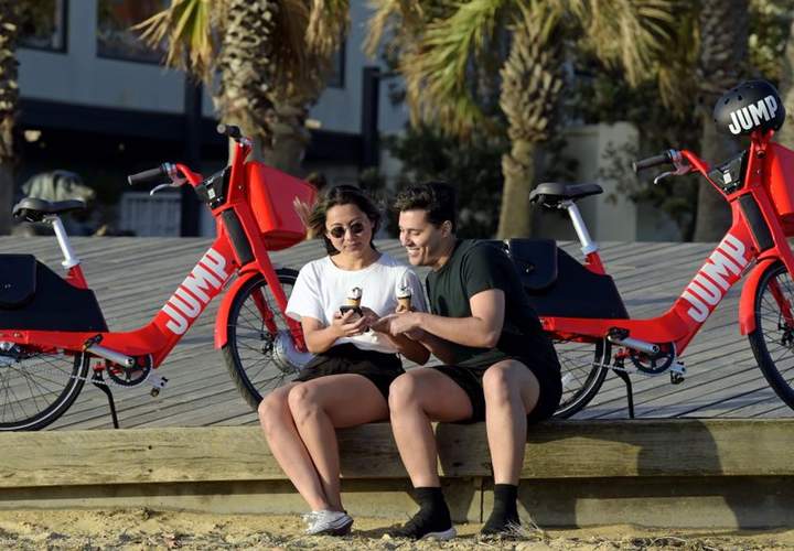 Background image for Uber Is Launching Its Dockless e-Bike Service Jump in Melbourne Next Month