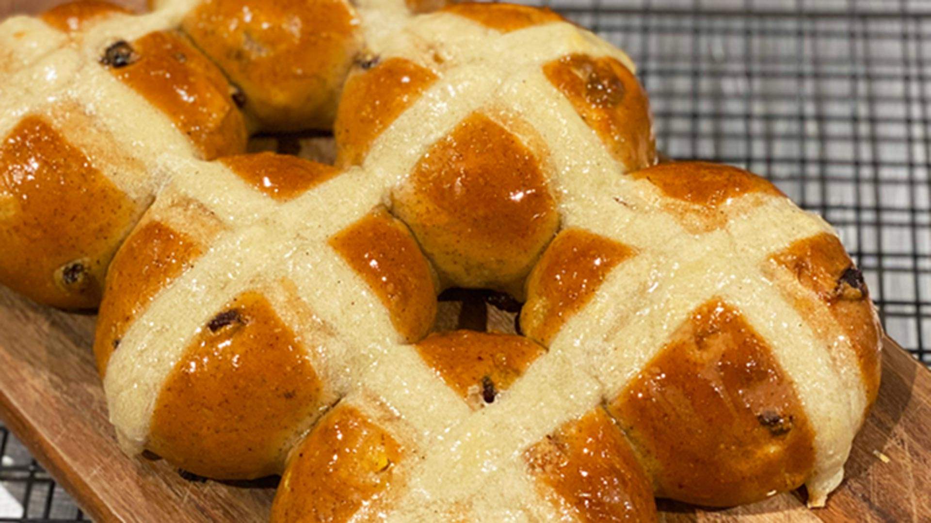 Much-Loved Dessert Spot Glacé Is Selling Hot Cross Bun Kits for You to Bake at Home This Easter