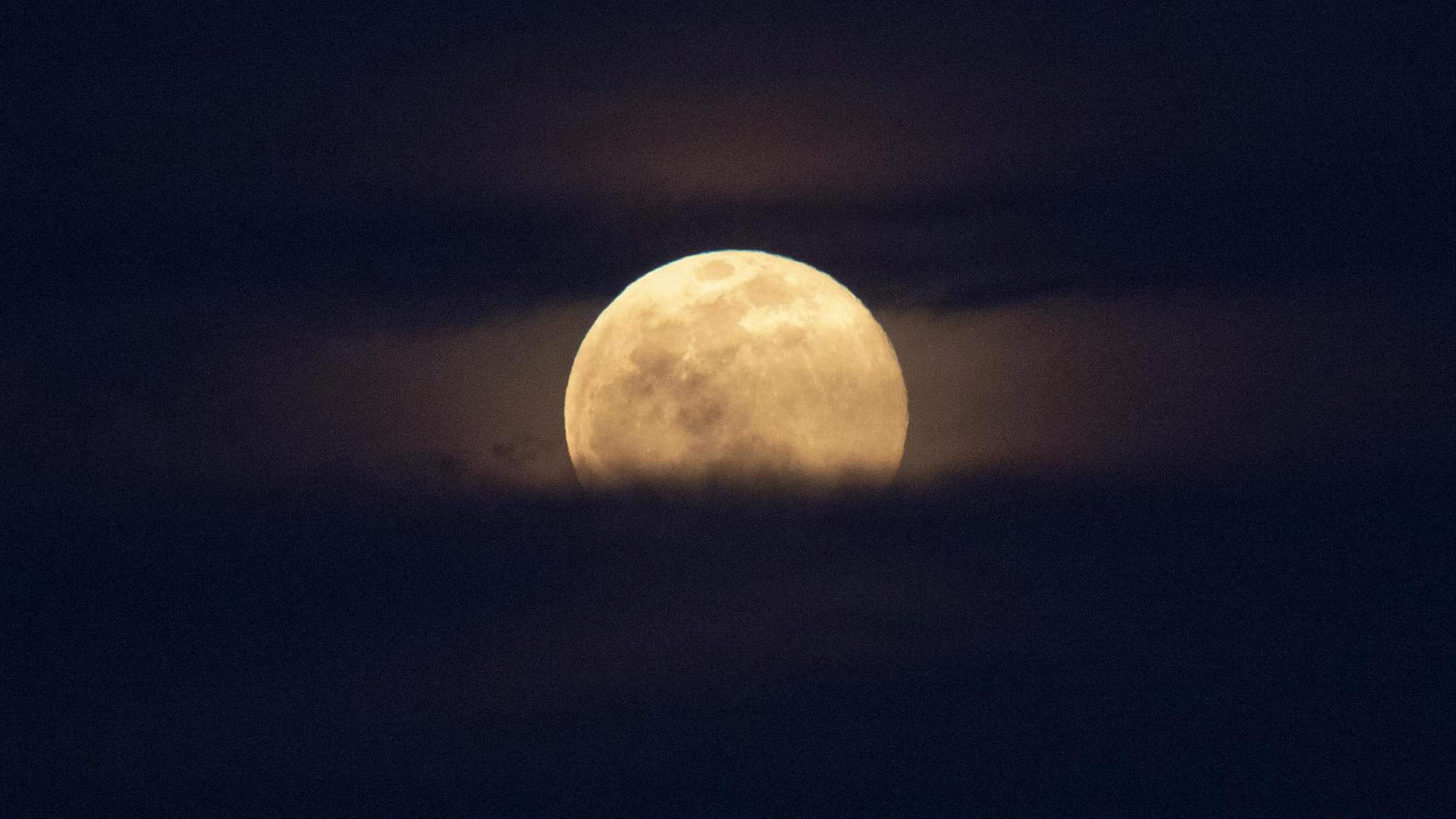 A Blue Supermoon (and the Last Blue Moon Until 2026) Will Be Visible in