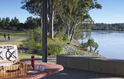 Background image for Nine Waterside Picnic Spots in and Around Brisbane That You Might Not Have Visited