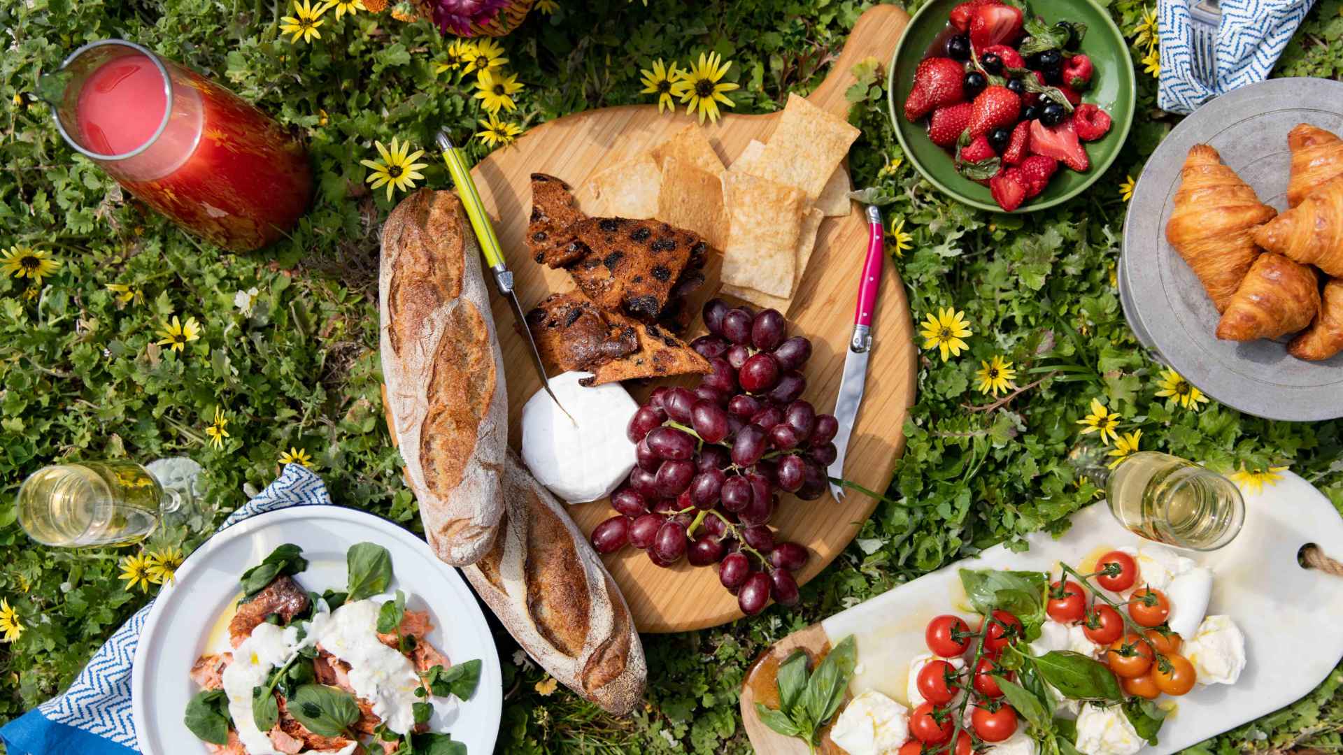 Eight Melbourne Picnic Packs to LevelUp Your Next Park Session