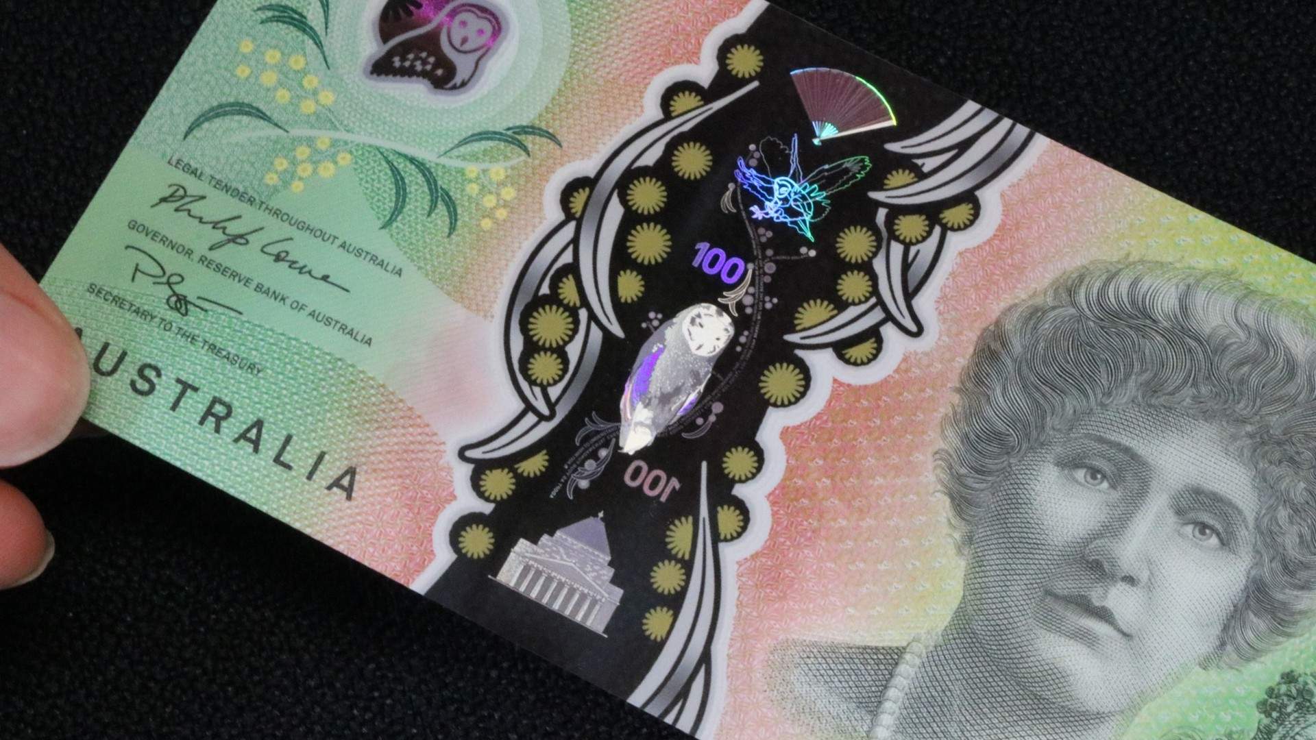 Australia's Shiny New $100 Notes Are On Their Way to Your Wallet