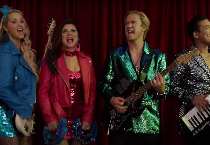 Background image for The New 'Saved by the Bell' Revival Has a Trailer If You're in Need of a Hefty Dose of Nostalgia