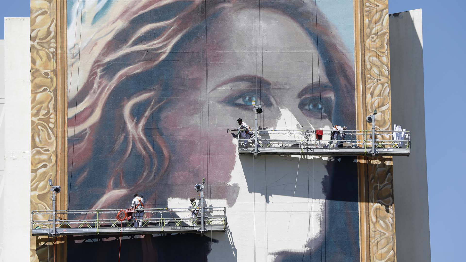 A Towering 18-Storey Painting of Nicole Kidman Has Temporarily Popped Up in Sydney