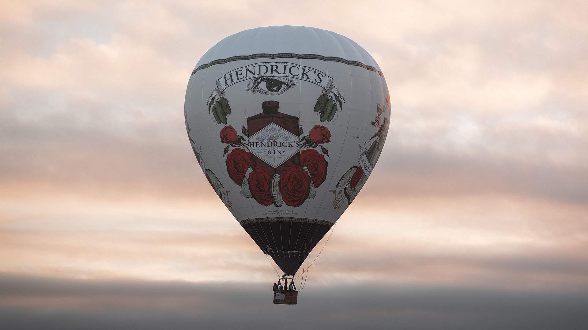 A Gin-Slinging Hot Air Balloon Bar Will Float More Than 30 Metres Above Darling Harbour Next Month