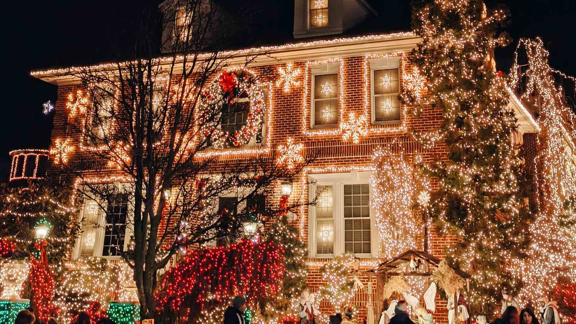 'Tis the Season: This Handy Map Plots Out All the Best and Brightest Christmas Lights Near You